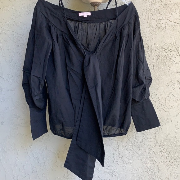 Romeo & Juliet Couture Tops - 🌸🌸 3/$20 Romeo & Juliet Couture blouse